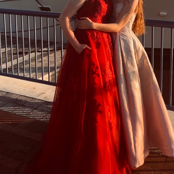 Red Ball Gown Prom Dress Size 6 - Picture 2 of 2